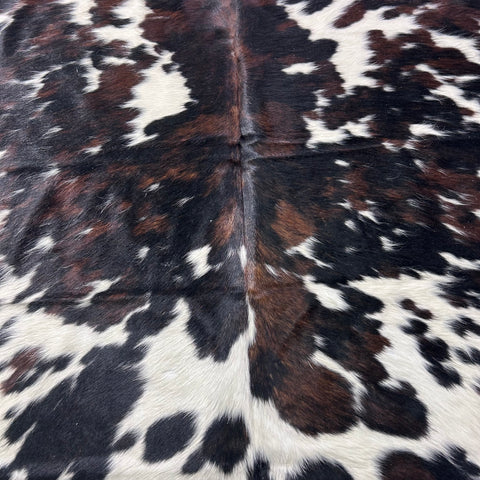 Tricolor Cowhide Rug (40 sq ft) Size: 7x6.7 feet X-007