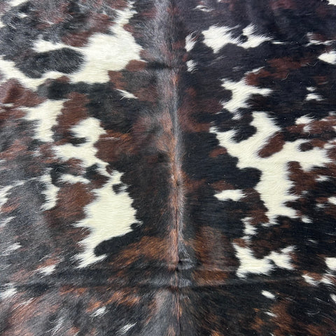 Tricolor Cowhide Rug (40 sq ft) Size: 7x6.7 feet X-007