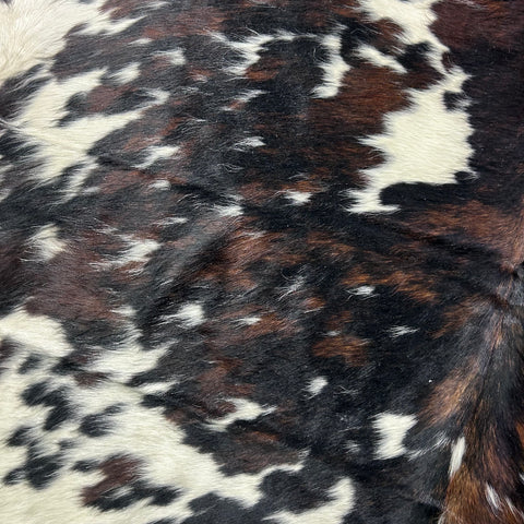 Tricolor Cowhide Rug (40 sq ft) Size: 7x6.7 feet X-007
