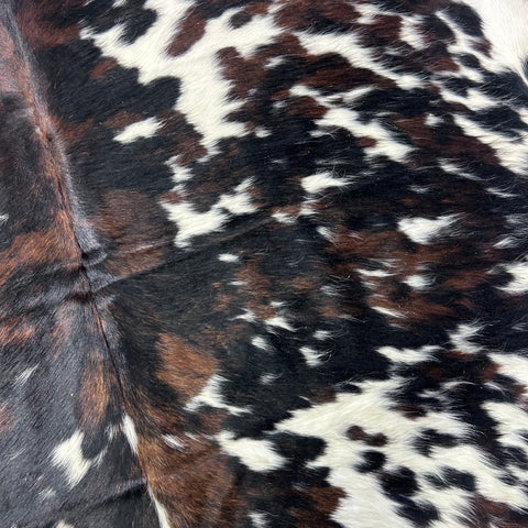 Tricolor Cowhide Rug (40 sq ft) Size: 7x6.7 feet X-007