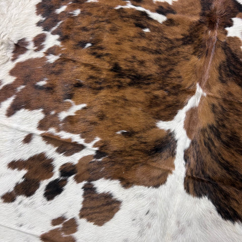 Tricolor Cowhide Rug (39 sq ft) Size: 7x7 feet X-009
