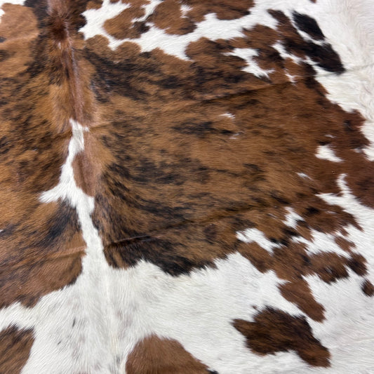Tricolor Cowhide Rug (39 sq ft) Size: 7x7 feet X-009