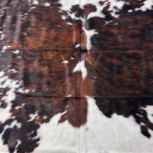 Tricolor Cowhide Rug (38 sq ft) Size: 7x6.5 feet Colombia-208