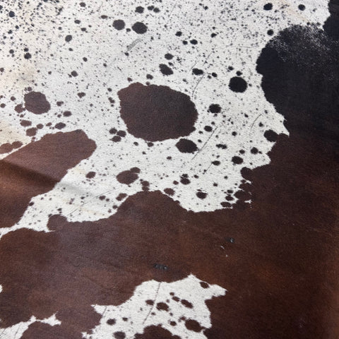 Gorgeous Brown & White Reddish Speckled Cowhide Rug Size: 7x6 feet Z-300