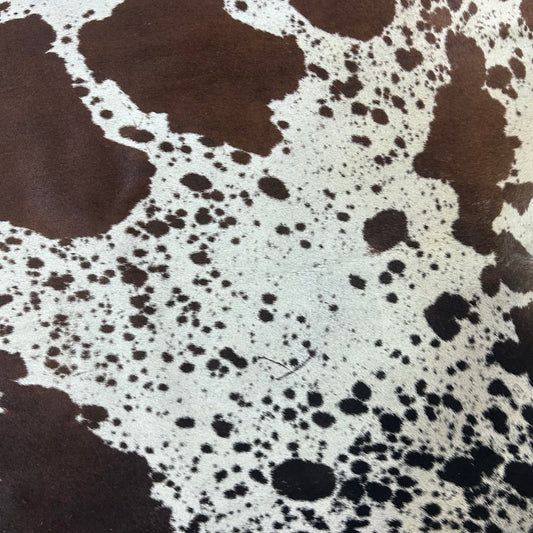 Gorgeous Brown & White Reddish Speckled Cowhide Rug Size: 7x6 feet Z-300