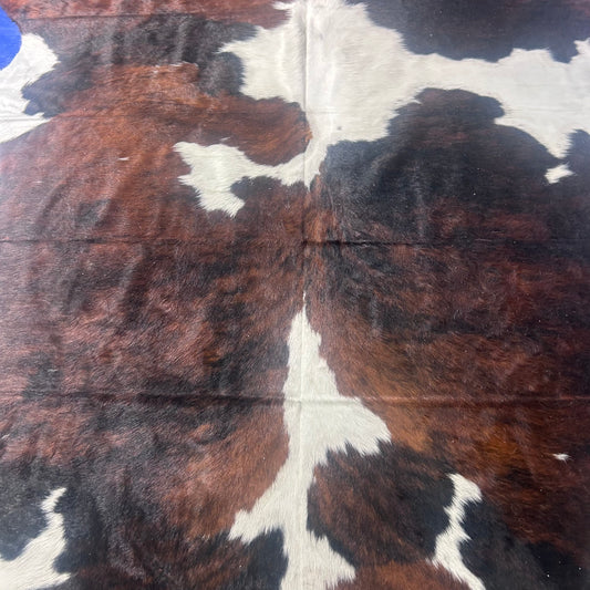 Tricolor Cowhide Rug (huge size) Size: 8.2x7.2 feet Z-305