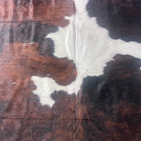 Tricolor Cowhide Rug (huge size) Size: 8.2x7.2 feet Z-305