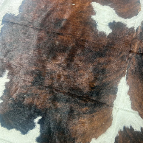 Tricolor Cowhide Rug (huge size) Size: 8.2x7.2 feet Z-305