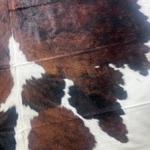 Tricolor Cowhide Rug (huge size) Size: 8.2x7.2 feet Z-305