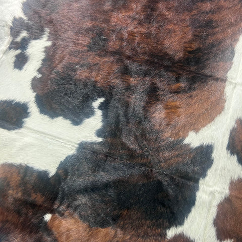 Tricolor Cowhide Rug (huge size) Size: 8.2x7.2 feet Z-305