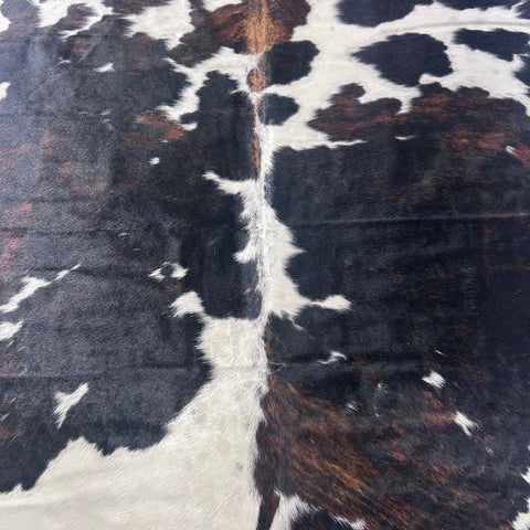 Tricolor Cowhide Rug (small patch) Size: 7x6 feet X-025