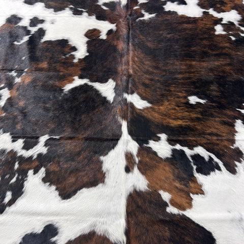 Tricolor Cowhide Rug (44 sq ft) Size: 8x7 feet Colombia-131