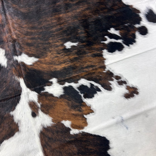 Tricolor Cowhide Rug (44 sq ft) Size: 8x7 feet Colombia-131