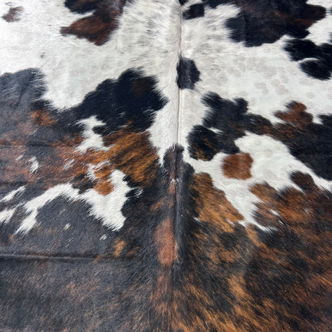 Tricolor Cowhide Rug (39 sq ft) Size: 7.5x6.2 feet Colombia-129