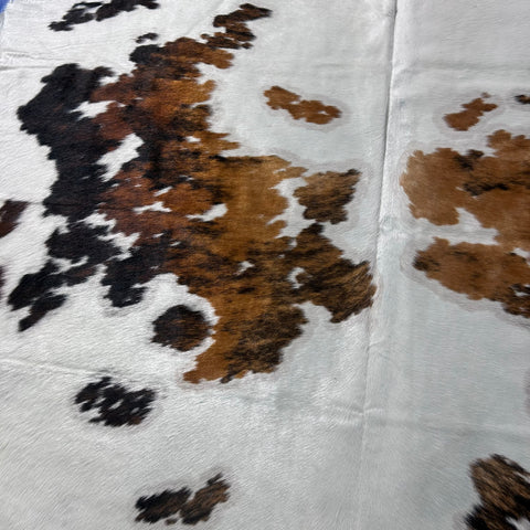 Tricolor Cowhide Rug (45 sq ft) Size: 7.2x7 feet Colombia-109