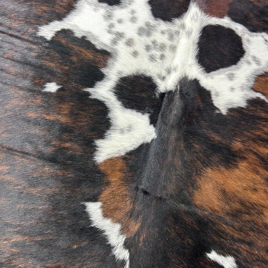 Tricolor Cowhide Rug (39 sq ft) Size: 7x7 feet Colombia-101