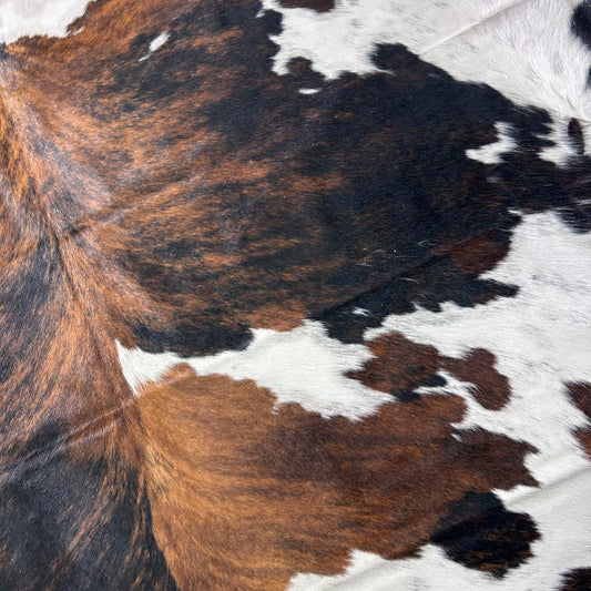 Tricolor Cowhide Rug (47 sq ft) Size: 7.5x7 feet Colombia-251