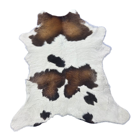 Tricolor Spotted Calf Skin Size: 42x36" Z-168