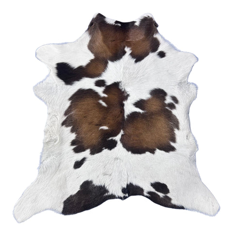 Tricolor Spotted Calf Skin Size: 38x34" Z-170