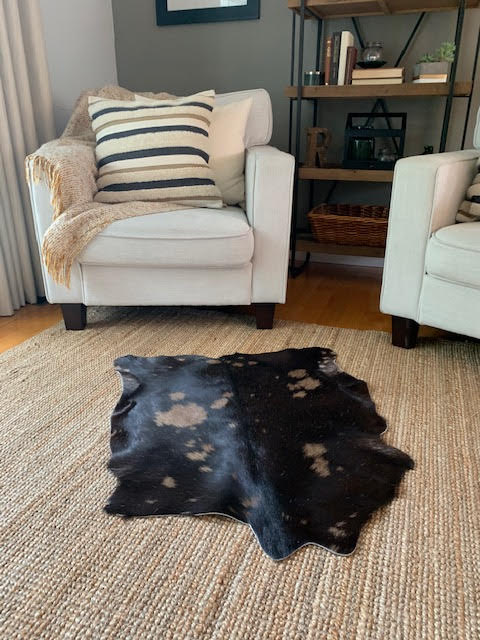 A-2059 Peau de chèvre tachetée caramel et brun foncé-noir - Taille 36 po x 32 po