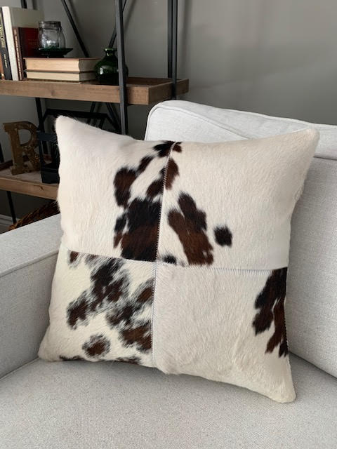 Housse de coussin en cuir de vachette tricolore à 4 carrés - Dimensions : 19,5 po x 19,5 po A-2083