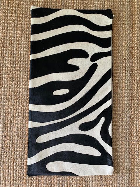 Housse de coussin lombaire en cuir de vache à imprimé zèbre - Dimensions : 23,5 po x 12 po A-2109