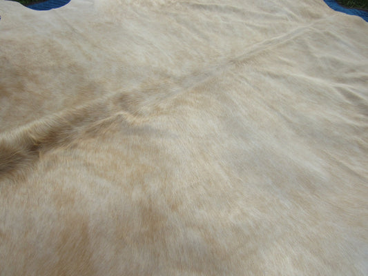 Tapis en peau de vache beige Taille : 7 1/4' X 7' Tapis en peau de vache blanc/beige B-014