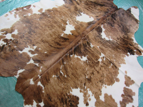 Speckled Tricolor Cowhide Rug Size: 7 1/4' X 7' Speckled Brown and White Cowhide Rug B-068