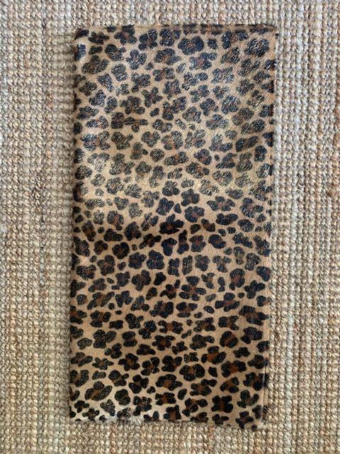 Housse de coussin lombaire en cuir de vache à imprimé léopard doré foncé - Dimensions : 23,5 po x 12 po