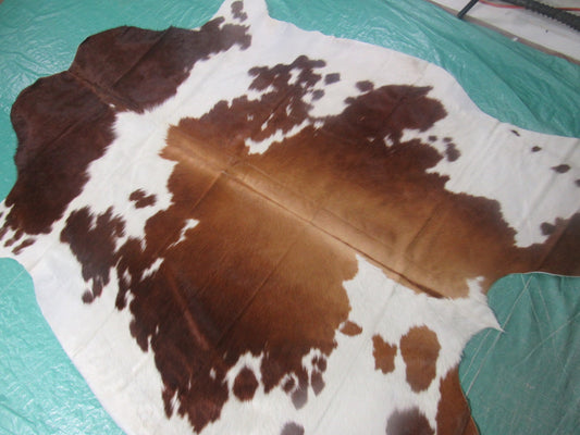 Tapis en peau de vache à pois marron et blanc - Dimensions : 2,0 x 1,6 m M-1246