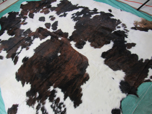 Grand et magnifique tapis en peau de vache Taille : 7,7 x 7 pieds M-1305