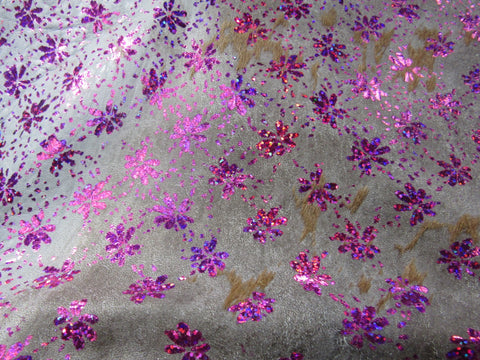 Tapis en cuir de vache violet/rosé Fleurs métalliques (holographiques - changent de couleur sous différents angles) Taille : 7x7 pieds C-1367