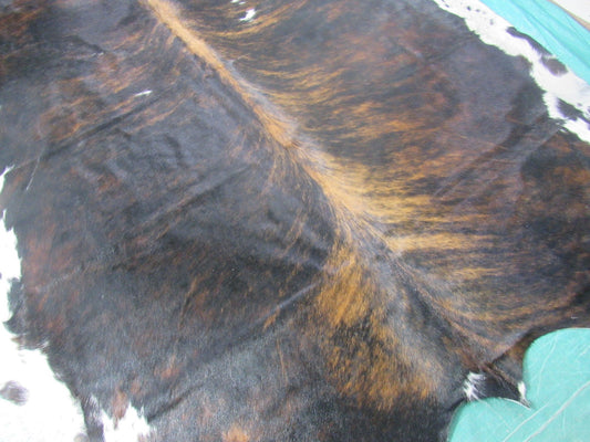 Grand et magnifique tapis en peau de vache tricolore (1 point) Taille : 8,2 x 6,5 pieds M-1318