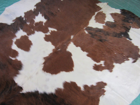 Big and Gorgeous Tricolor Cowhide Rug (1 stitch) Size: 8.7x6.5 feet M-1319