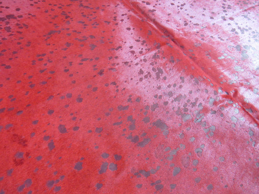 Tapis en peau de vache teinté en rouge avec lavage à l'acide - Taille : 7x7 pieds C-1381