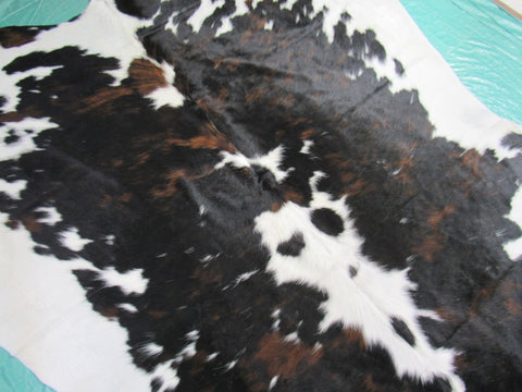 Gorgeous Tricolor Cowhide Rug Size: 7x7 feet M-1345