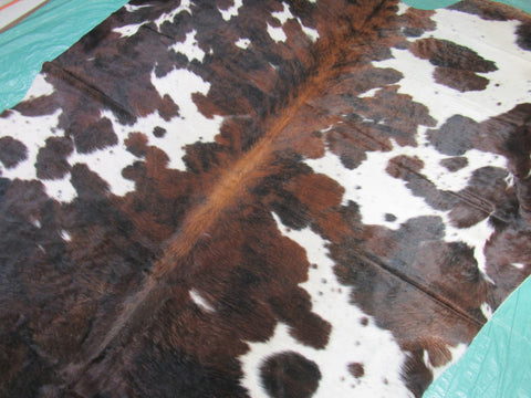 Speckled Tricolor Cowhide Rug - Size: 8x6.5 feet M-1352