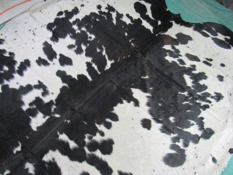 Big Mainly Black & White Cowhide Rug (HUGE AND HEAVY) Size: 8.5x7 feet M-1389