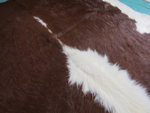 Hereford Cowhide Rug (veggie tanned/ made in Brazil/ Long Hair) Size: 5.5x7 feet C-1422