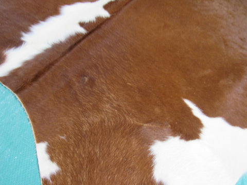 Hereford Cowhide Rug (veggie tanned/ made in Brazil) Size: 6x6 feet C-1423