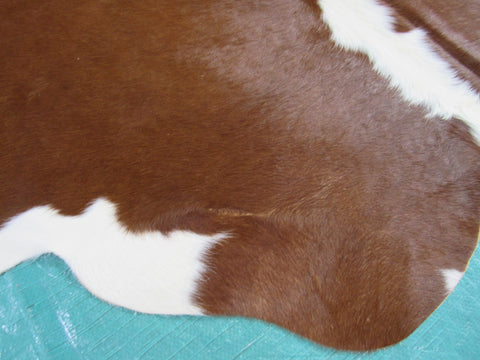 Hereford Cowhide Rug (veggie tanned/ made in Brazil) Size: 6x6 feet C-1423