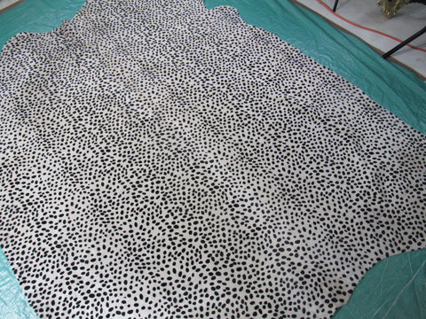 Gorgeous Cheetah Print Cowhide Rug (white background) Size: 7x5.2 feet M-1433