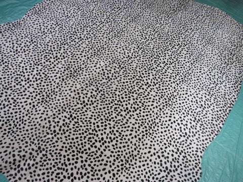 Gorgeous Cheetah Print Cowhide Rug (white background) Size: 7x5.2 feet M-1433