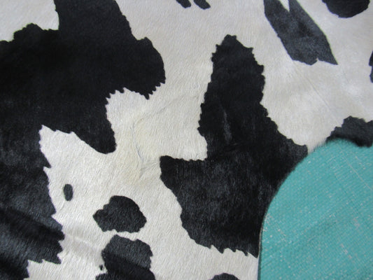 Tapis en peau de vache imprimé noir et blanc Appaloosa - Dimensions : 7,2 x 5,5 pieds M-1437