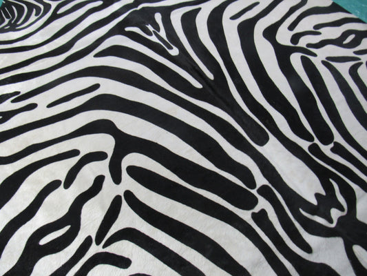Tapis en peau de vache zèbre Perfect Upholstery (excellente qualité/joli et blanc) Taille : 6x6 pieds C-1687