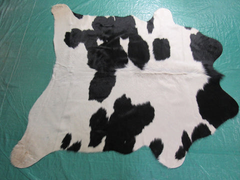 Black & White Spotted Cowhide Rug - Size: 5x4.7 feet M-1448