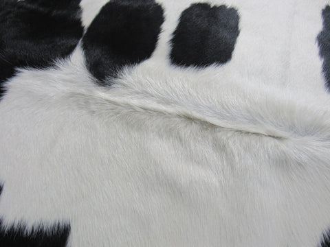 Black & White Spotted Cowhide Rug - Size: 5x4.7 feet M-1448