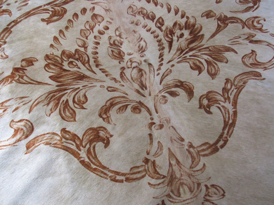 Floral Print Cowhide Rug with Gold Metallic Glitter Size: 7.5x6.5 feet M-1459