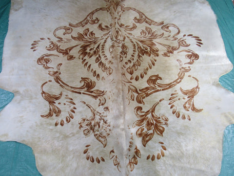 Floral Print Cowhide Rug with Gold Metallic Glitter Size: 7.5x6.5 feet M-1459