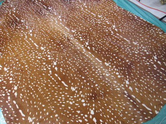 Tapis en peau de vache à imprimé cerf Axis (ton clair/grand format) Taille : 8x6 pieds C-1694